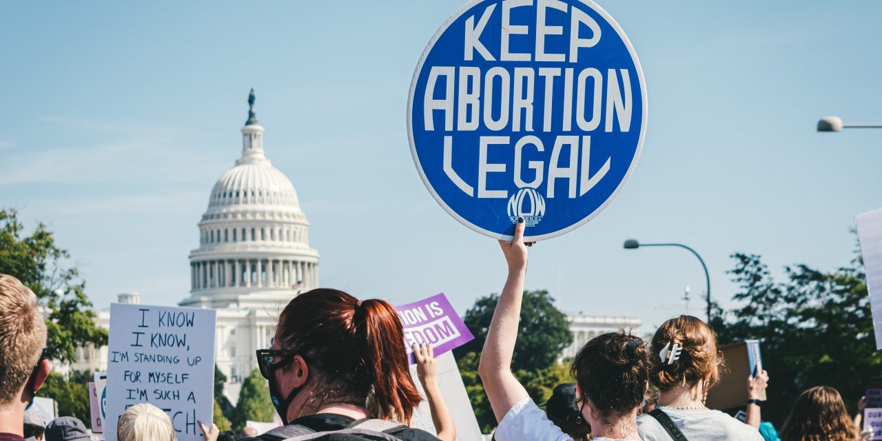 L’abolizione del diritto all’aborto: decisione radicale della Corte Suprema
